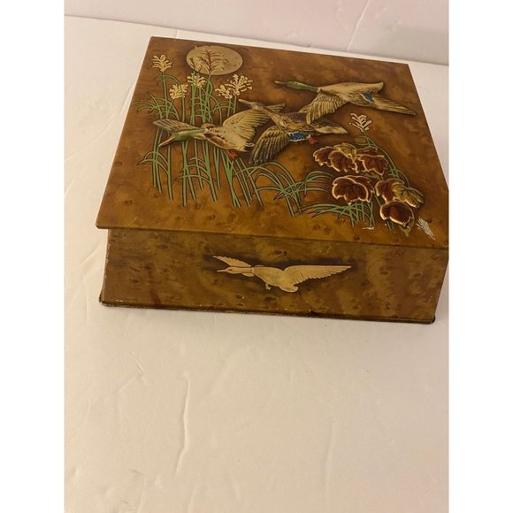 Flying Ducks Vintage Metal Tin Keepsake Jewelry Trinket Box Made in England - Picture 3 of 7